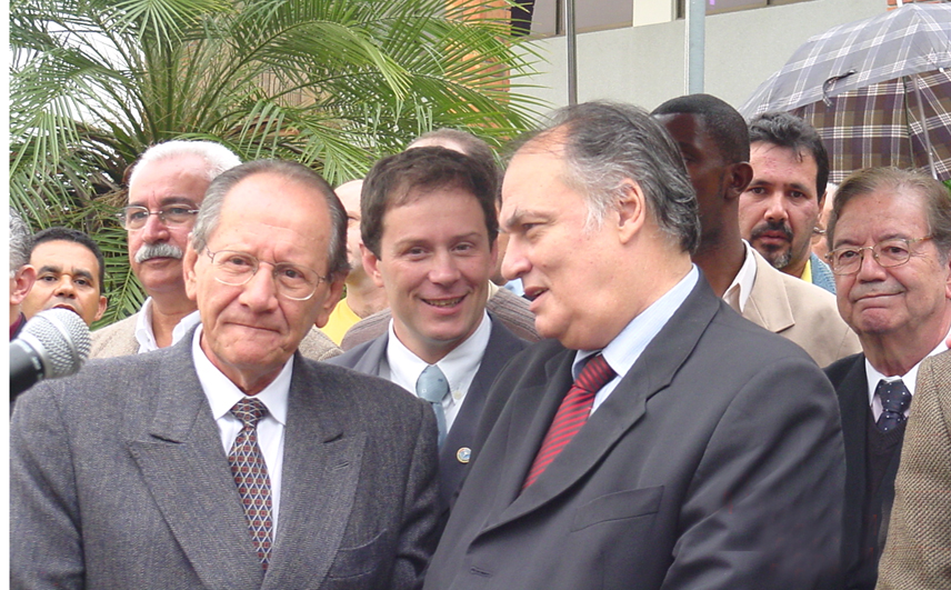 Prefeito Luiz Tortorello, deputado Marquinho Tortorello e deputado Roberto Freire, presidente nacional do PPS<a style='float:right;color:#ccc' href='https://www3.al.sp.gov.br/repositorio/noticia/hist/tortorello sao caetano.jpg' target=_blank><i class='bi bi-zoom-in'></i> Clique para ver a imagem </a>